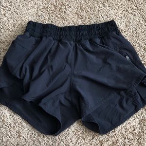 LULU LEMON ATHLETIC SHORTS